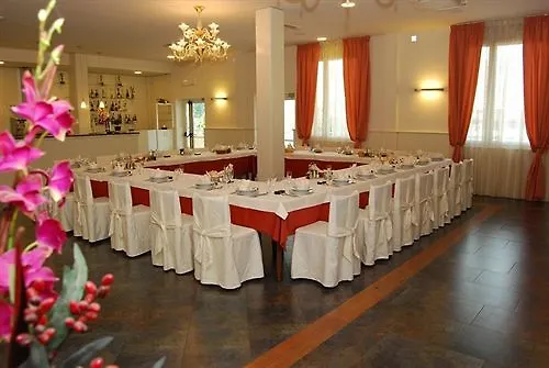 호텔 La Chiesaccia Ristorante 3*